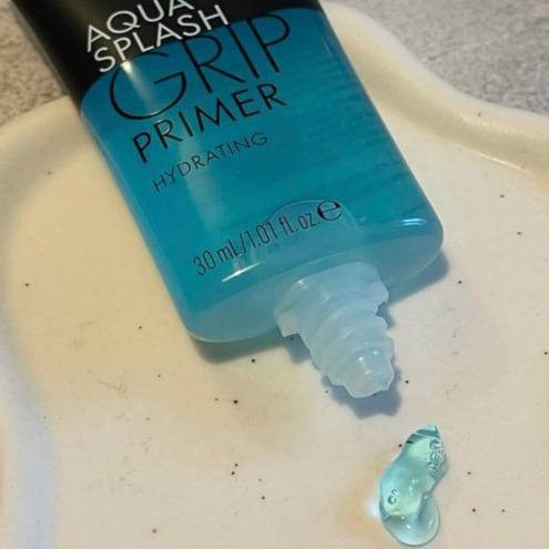 Kem Lót Catrice Aqua Splash Grip Primer Hydrating 30ml
