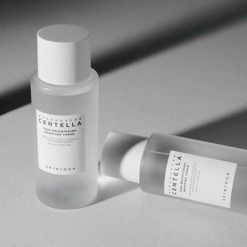 Nước hoa hồng SKIN1004 Madagascar Centella Tone Brightening Boosting Toner 210ml