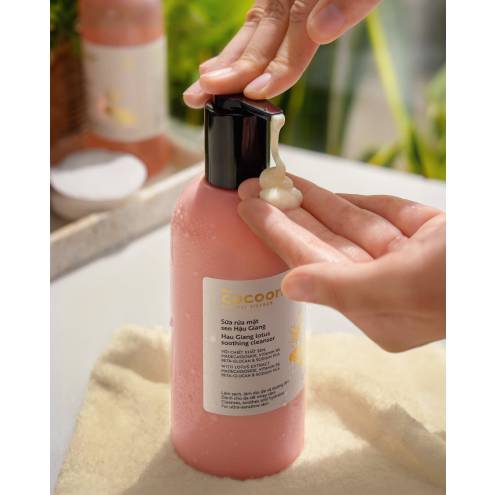 Sữa rửa mặt sen Hậu Giang 310ml