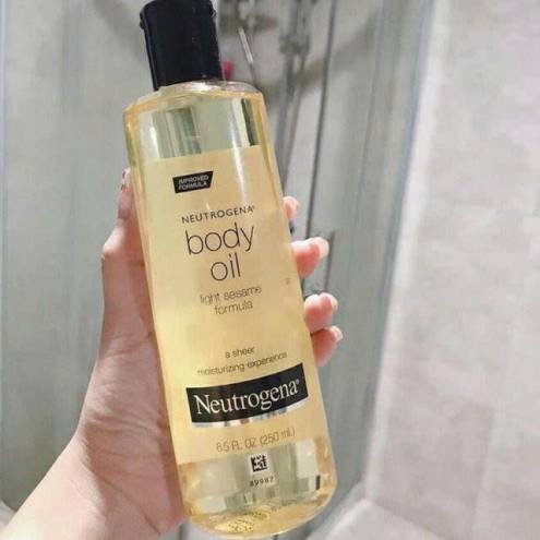 Dầu dưỡng thể NEUTROGENA Body Oil Light Sesame Formula 250mL