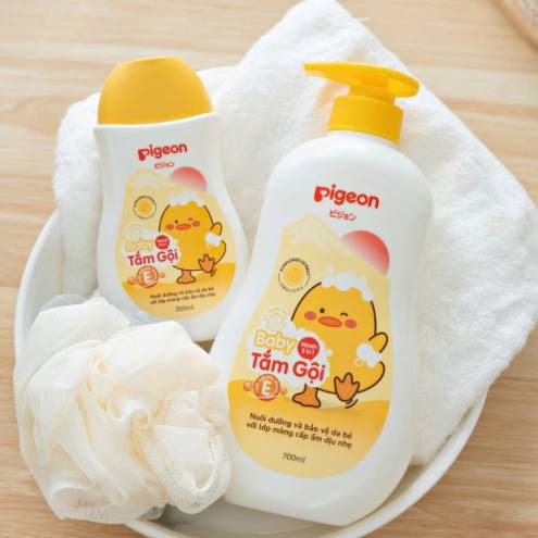 Sữa tắm gội 700ml Pigeon 2in1 dịu nhẹ (xanh,vàng)